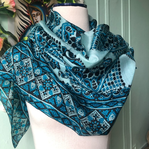 โจBlue abstract vintage silk scarf.๐ - Picture 4 of 5